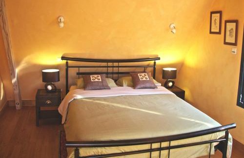 Rouffignac-Saint-Cernin-de-Reilhac Bed & Breakfast | Chambre d'hôtes La Dentalie: Oceanfront Retreat with Spa