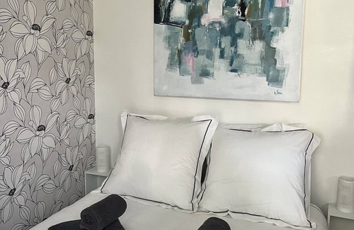La Varenne Saint-Hilaire Bed & Breakfast | Inviting Chambre d'Hôte - Bambou Near Paris with Spa & Breakfast