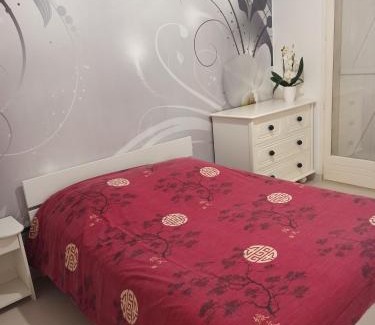 Le Mesnil-Saint-Denis House | Cozy Chambre d'Hôte Minutes from Versailles, Family-Friendly