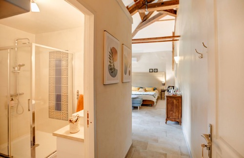 Pont-Saint-Esprit House | Experience Peace at Chambre d'hôtes Bassin - Provence Occitane
