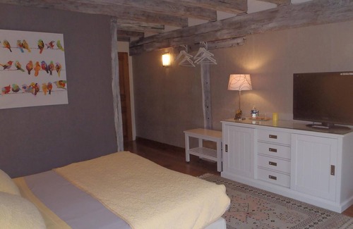 Saint-Germain-du-Puy Bed & Breakfast | Elegant Chambre d'Hôtes Le Domaine de Jacquelin Awaits