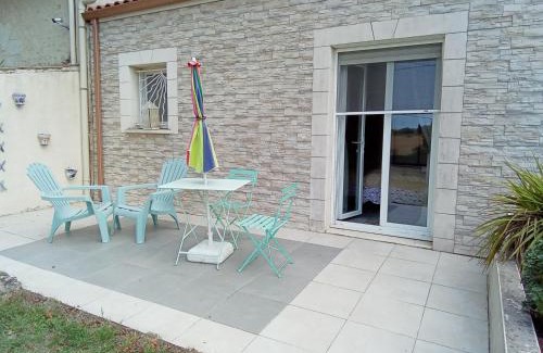 Saint-Dizant-du-Gua Bed & Breakfast | Chambre d'hôtes au milieu des vignes