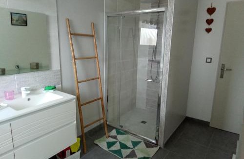 Saint-Dizant-du-Gua Bed & Breakfast | Chambre d'hôtes au milieu des vignes