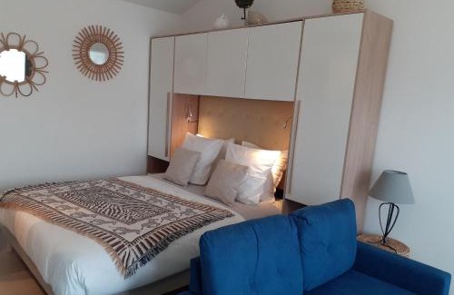 Serviers-et-Labaume Bed & Breakfast | Discover "Le Petit Valadas" near Uzes with Pool & Ocean Views