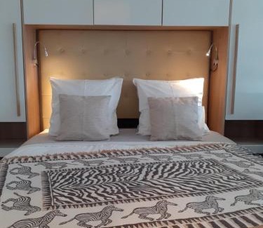 Serviers-et-Labaume Bed & Breakfast | Discover "Le Petit Valadas" near Uzes with Pool & Ocean Views