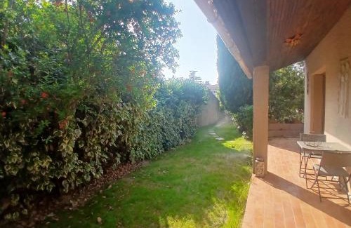 Fabregues Bed & Breakfast | Relaxing Retreat at Chambre d'hôte Amouratcha with Hot Tub