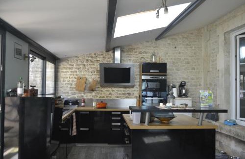 Chef-Boutonne Bed & Breakfast | Chambre d'hôte avec piscine partagé à disposition