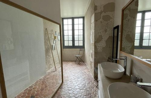 Saincaize-Meauce Bed & Breakfast | Guest Rated 10/10 at Château de Meauce Louise et Marie