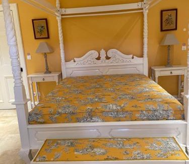 Euzet-les-Bains Bed & Breakfast | Discover Chambre d'Hôte Couguiolet with Pool & Ocean Views