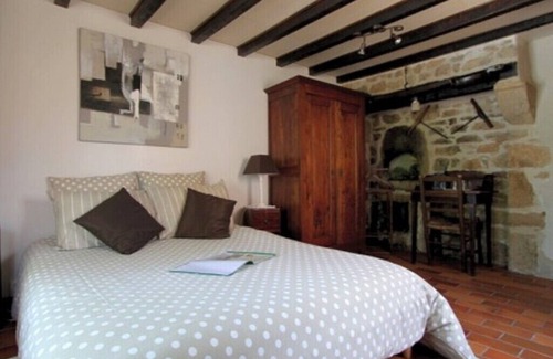 Roches Bed & Breakfast | Tranquil Chambre D'hôte with Fishing Ponds & Wellness Space