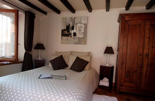 Roches Bed & Breakfast | Tranquil Chambre D'hôte with Fishing Ponds & Wellness Space