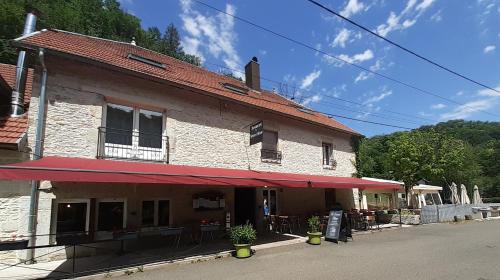Cusance Bed & Breakfast | Oceanfront Escape at Chambre d'hôte de la Source Bleue