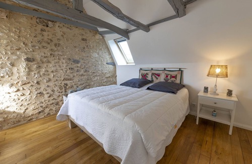 Baneuil Bed & Breakfast | Relax at Chambre D'hôte du Domaine des Deux Ânes Retreat