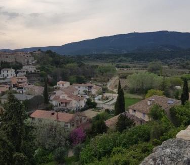 Cabrieres-dʼAigues House | Cozy Chambre d'hôte Geiko: Pet-Friendly Getaway Awaits