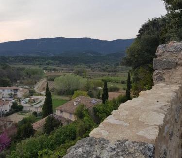 Cabrieres-dʼAigues House | Cozy Chambre d'hôte Geiko: Pet-Friendly Getaway Awaits
