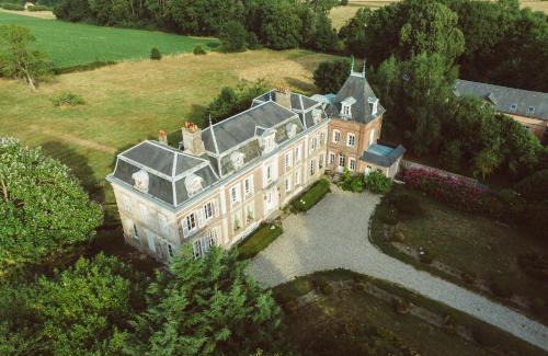 Quesnoy-le-Montant Bed & Breakfast | Relaxing Retreat at Château Le Bas Bleu with Spa & Hot Tub
