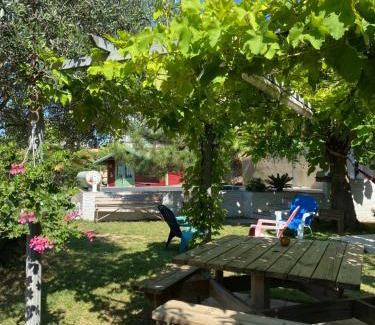 Roussillon-en-Isere Bed & Breakfast | Chambre d'hôtes Le Cyprès Bleu