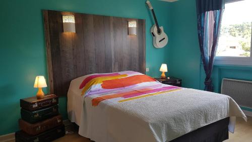 Roussillon-en-Isere Bed & Breakfast | Chambre d'hôtes Le Cyprès Bleu