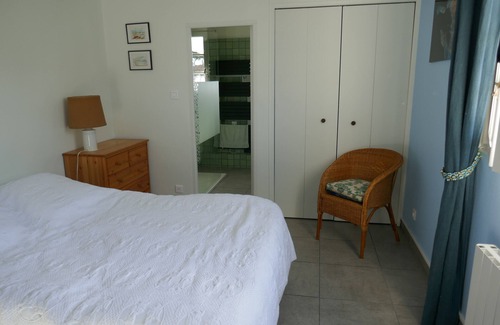 Loix House | Indulge in Serenity at Chambre D'hôte Indépendante