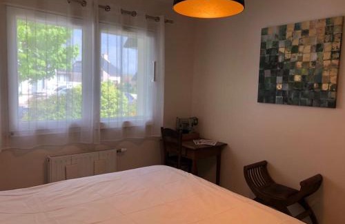 Sene Bed & Breakfast | Delightful Stay at Les Roses de Séné with Hot Tub Access