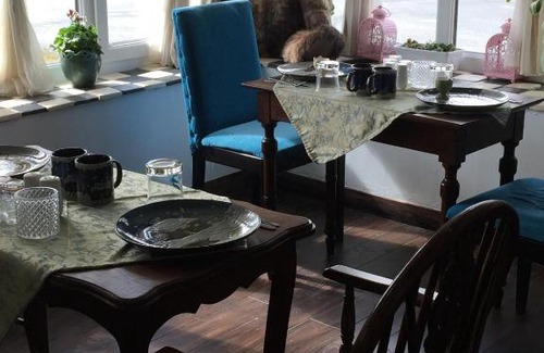 Corlay Bed & Breakfast | Chambre d'hôte Mara: Pet-Friendly Retreat with Great Amenities