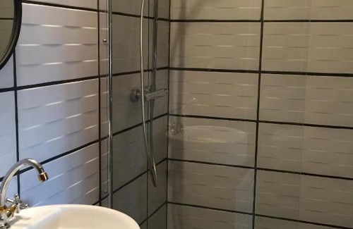 Corlay Bed & Breakfast | Chambre d'hôte Mara: Pet-Friendly Retreat with Great Amenities
