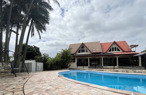 Sainte-Anne Bed & Breakfast | Chambre d'hôtes à la Villa Lyse avec piscine