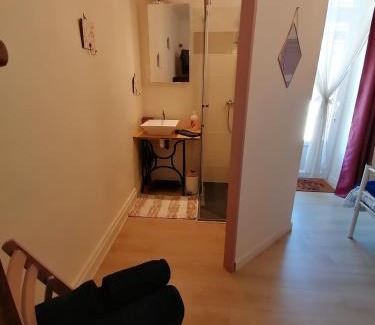 Cachen Bed & Breakfast | Chambre d'hôtes 1 - Rétro - Un Refuge à Cachen