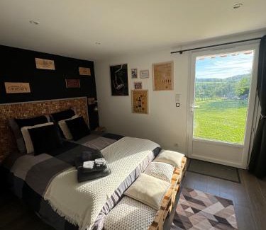 Amendeuix-Oneix Bed & Breakfast | Pet-Friendly Maison Goxoki with Ocean View & Top Ratings