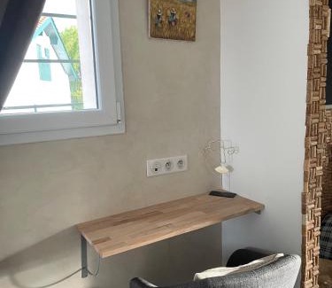 Amendeuix-Oneix Bed & Breakfast | Pet-Friendly Maison Goxoki with Ocean View & Top Ratings