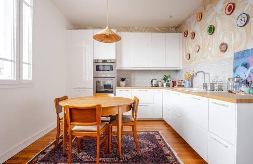 Richebourg - Saint-Clement House | Elegant Arty Chambre with Private Bath in Central Location