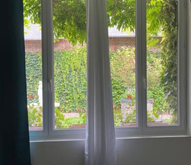 Gamaches Bed & Breakfast | Inviting Suite in Characterful Demeure - Rated 7/10