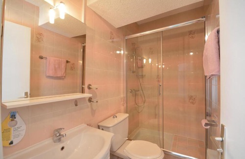 Grillon Bed & Breakfast | Inviting Chambre d'Hôtes Au Vieux Chêne with Kitchen Access