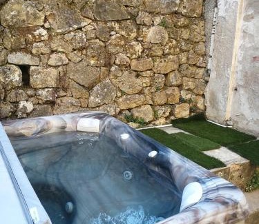 Grasse Bed & Breakfast | Chambre d'hôtes avec spa dans villa de parfumeur 1900