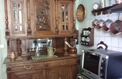Saint-Gervais-sous-Meymont Bed & Breakfast | Cozy Chambre d'Hôtes Bounty with Kitchen & Breakfast Included