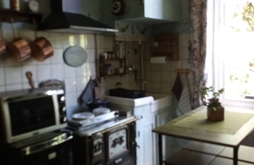 Saint-Gervais-sous-Meymont Bed & Breakfast | Cozy Chambre d'Hôtes Bounty with Kitchen & Breakfast Included