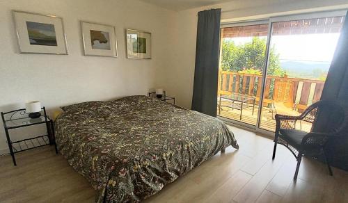 Jure Bed & Breakfast | Experience Serenity at Chambre d'Hôtes Côté Glycine