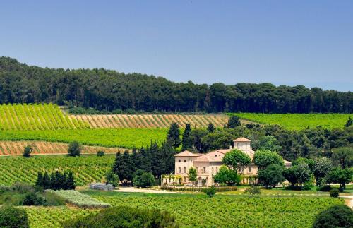 Sorgues Bed & Breakfast | Elegant Chambres d'Hôtes at Château Gigognan with Ocean View