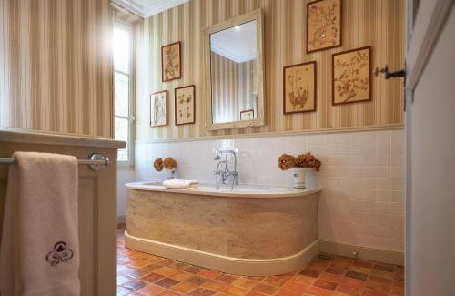 Sorgues Bed & Breakfast | Elegant Chambres d'Hôtes at Château Gigognan with Ocean View