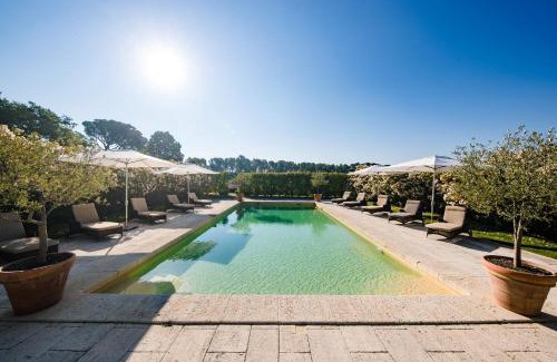 Sorgues Bed & Breakfast | Elegant Chambres d'Hôtes at Château Gigognan with Ocean View
