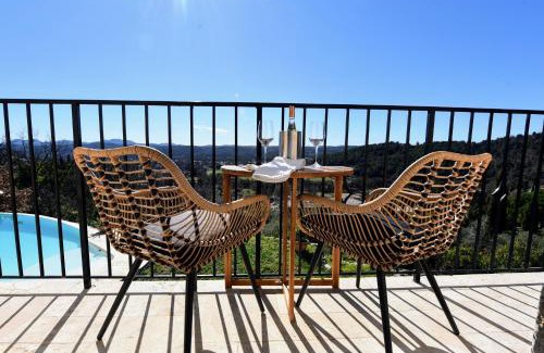 Callian Bed & Breakfast | Cozy Chambre d'hôtes Cottes with Pool & Ocean View