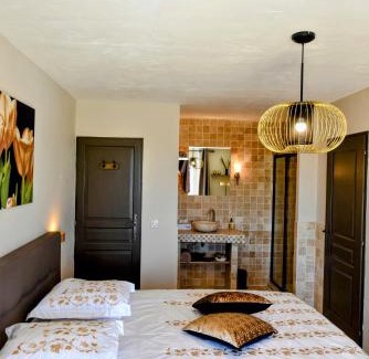 Callian Bed & Breakfast | Cozy Chambre d'hôtes Cottes with Pool & Ocean View