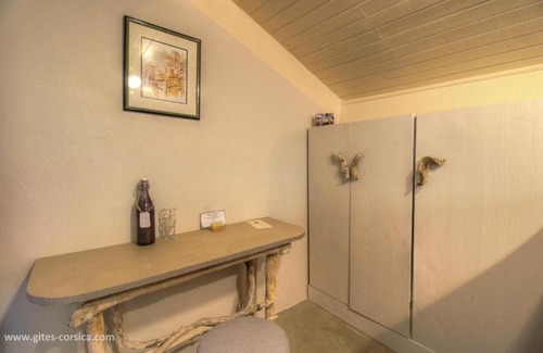 Alando Bed & Breakfast | Relax at Chambre d'hôtes couvent d'Alando with Ocean Views