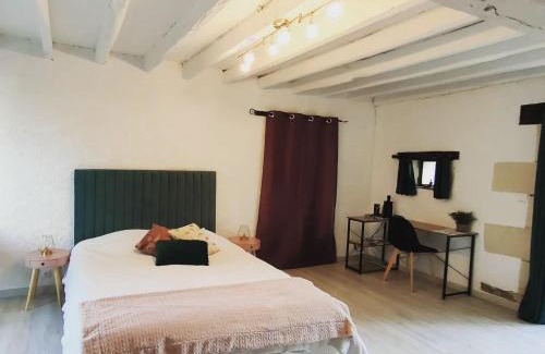 Berthegon House | Relax at Chambre d'hôtes des Gâtines with Oceanfront Pool