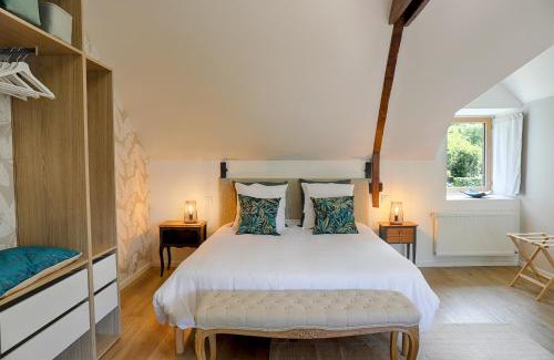 Plescop Bed & Breakfast | Inviting Chambre d’hôtes Douce Heure de Chêne with Pool