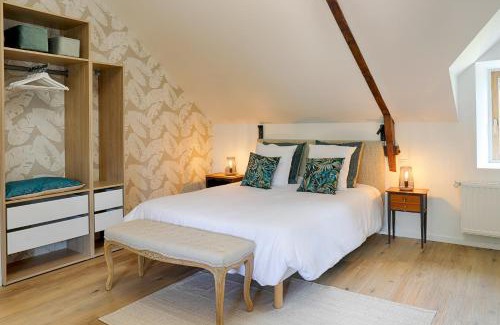 Plescop Bed & Breakfast | Inviting Chambre d’hôtes Douce Heure de Chêne with Pool