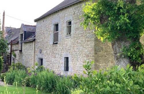 Plescop Bed & Breakfast | Inviting Chambre d’hôtes Douce Heure de Chêne with Pool