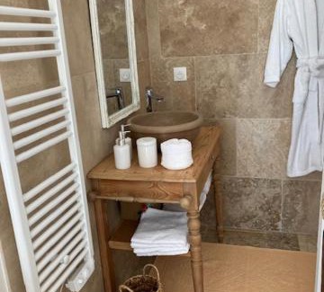 Cabrieres-dʼAigues House | Elegant Retreat at Chambre d'hôtes de la cime with Pool