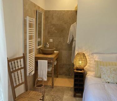 Cabrieres-dʼAigues House | Elegant Retreat at Chambre d'hôtes de la cime with Pool