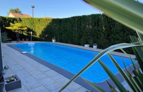 Montauban House | Delightful Chambre d'hôtes with Pool & Oceanfront Views
